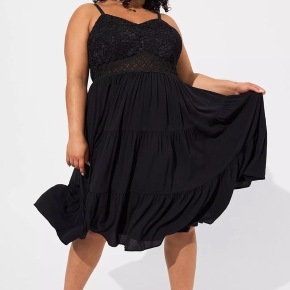 Torrid Dresses & Skirts - Torrid Midi Crinkle Gauze Lace Bodice Sleeveless Dress Deep Black Size 4 NWT